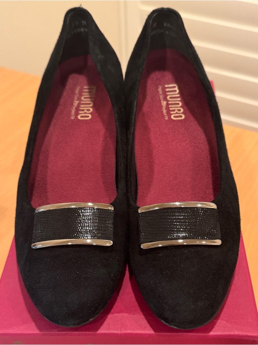 Munro Mara Pumps 9.5M Black Suede Comfort Low Heel